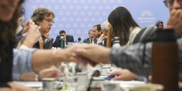 El oficialismo acelera las negociaciones para darle dictamen a la Ley ómnibus