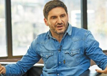 Balearon un micro en Rosario y dejaron amenazas a Pullaro