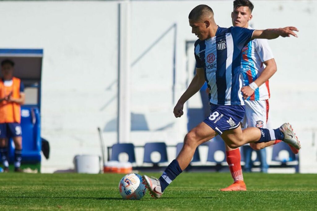 Racing sigue sumando refuerzos