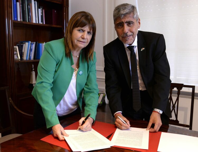 Quinteros acordó con Bullrich protocolos contra el narcotráfico