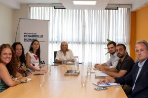 “Para Llaryora, los derechos humanos son una política de Estado” “Para Llaryora, los derechos humanos son una política de Estado”