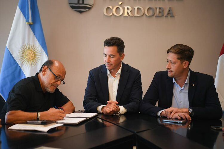 El primer acuerdo paritario, en línea con la recaudación