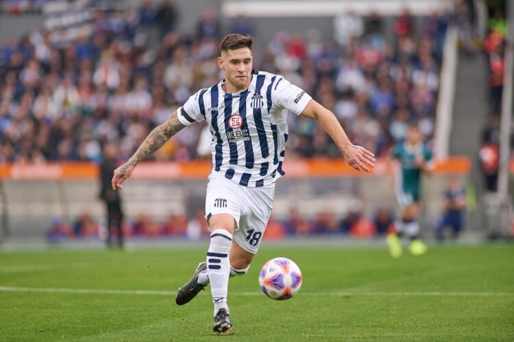 River viene a la carga por Rodrigo Villagra