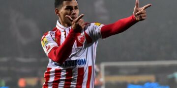 Alex Vigo y Juan Portilla cerca de Talleres
