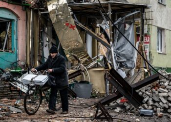 Al menos ocho muertos en Kiev tras decenas de ataques rusos