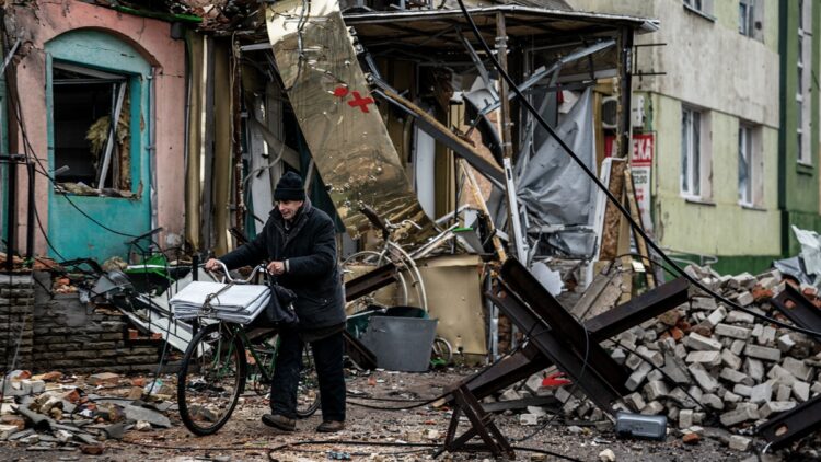 Al menos ocho muertos en Kiev tras decenas de ataques rusos