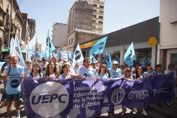 Los educadores estuvieron presentes en el paro y la movilización del miércoles.