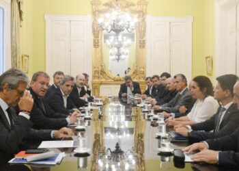 La UIA resaltó el esfuerzo del Gobierno por alcanzar «déficit cero» pero alertó sobre retenciones