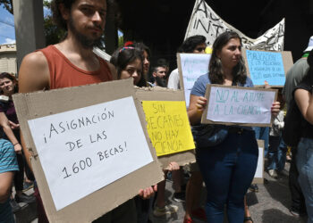 «Ruidazo» en Ciudad Universitaria y distintos puntos del país por la continuidad de becas del Conicet