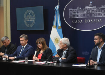 Ministros de Seguridad y Justicia denuncian una red de trata que ofrecía planes sociales