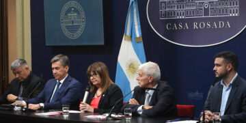 Ministros de Seguridad y Justicia denuncian una red de trata que ofrecía planes sociales