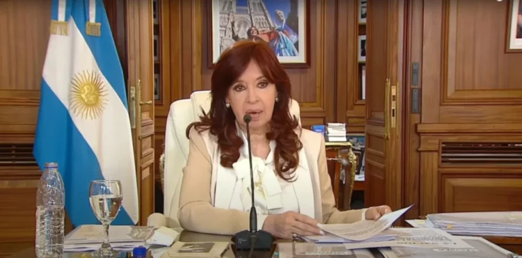 La fiscalía pide condenar a CFK como "jefa de asociación ilícita" y duplicar la pena