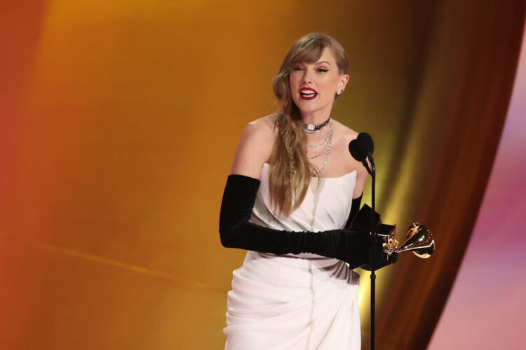Taylor Swift hizo historia en los Grammy y Fito Páez se quedó con ganas de levantar su segundo galardón