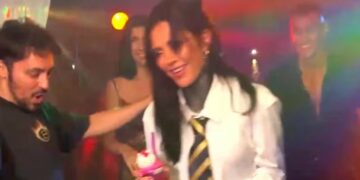 Con un look colegiala y temática Hello Kitty, Cande Tinelli tuvo su despedida de soltera