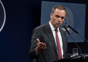 Para el Gobierno, la invasión de mosquitos es responsabilidad de la administración de Fernández