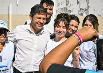 Kicillof en San Martín aseguró que «a la educación la defendemos con compromiso y militancia»