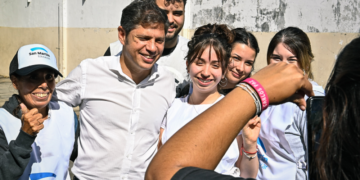 Kicillof en San Martín aseguró que «a la educación la defendemos con compromiso y militancia»
