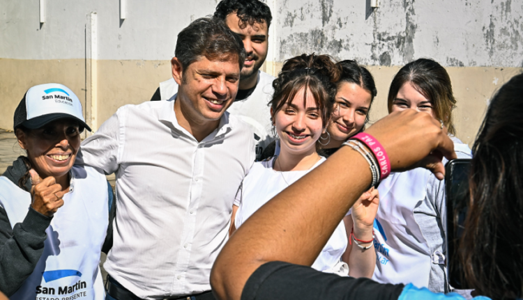 Kicillof en San Martín aseguró que "a la educación la defendemos con compromiso y militancia"