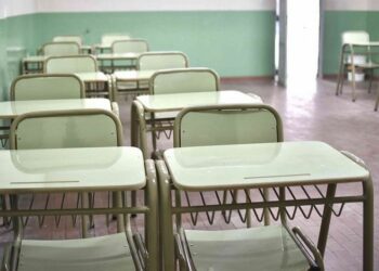 Atravesado por los paros docentes, el ciclo lectivo 2024 comienza el lunes en ocho distritos