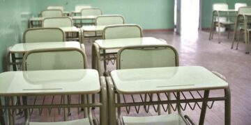 Atravesado por los paros docentes, el ciclo lectivo 2024 comienza el lunes en ocho distritos