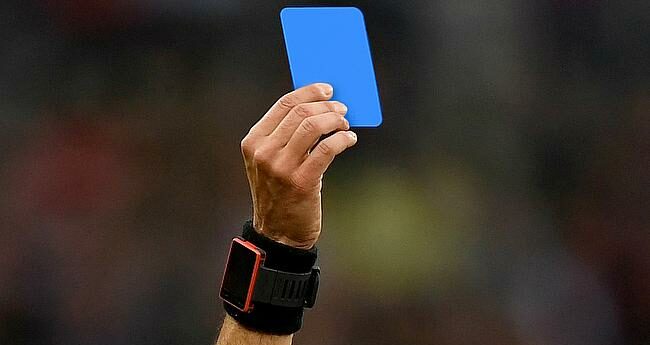 Las reglas del fútbol podrían cambiar con la posible incorporación de la "tarjeta azul"