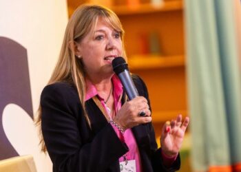 Torres apuntó contra Milei por hacer un «show mediático”