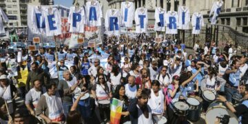 A días de comenzar las clases, docentes luchan por la paritaria y Milei insiste en que no habrá convocatoria