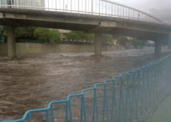 La intensa tormenta en Córdoba dejó evacuados, viviendas inundadas y postes caídos
