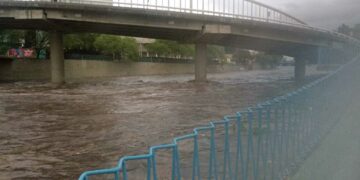 La intensa tormenta en Córdoba dejó evacuados, viviendas inundadas y postes caídos