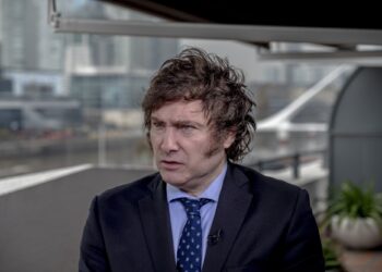 Milei dijo que no fijará por decreto el salario mínimo y que la paritaria docente corresponde a provincias