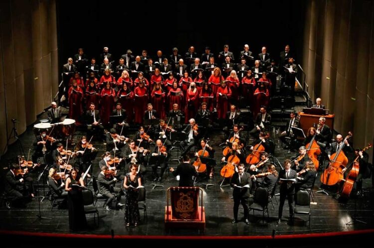 La Orquesta Sinfónica de Córdoba, junto a la soprano invitada Lucía González.