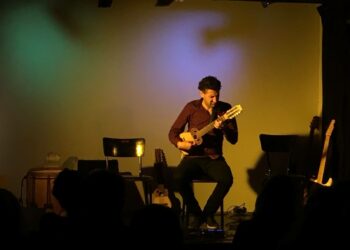 Un show con la alegría del charango