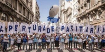 A días de comenzar las clases, docentes luchan por la paritaria y Milei insiste en que no habrá convocatoria