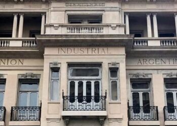 La Unión Industrial Argentina pidió que se apruebe la ley ómnibus porque «impulsará la inversión»