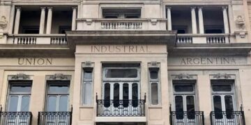 La Unión Industrial Argentina pidió que se apruebe la ley ómnibus porque «impulsará la inversión»