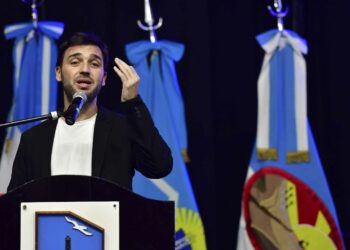 El gobernador de Chubut advirtió que interrumpirá la salida petróleo si le retienen la coparticipación