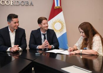 La Provincia firmó el acuerdo salarial con Unión Ferroviaria