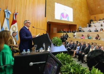 Llaryora reivindicó el rol del Estado ante una “crisis que se agrava”