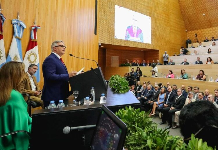 Llaryora reivindicó el rol del Estado ante una “crisis que se agrava”