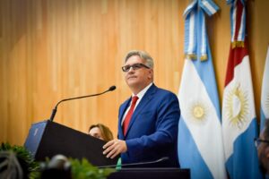 Llaryora reivindicó el rol del Estado ante una “crisis que se agrava”