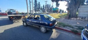 Policías recuperaron dos vehículos robados y 50 vecinos los atacaron a piedrazos Policías recuperaron dos vehículos robados y 50 vecinos los atacaron a piedrazos