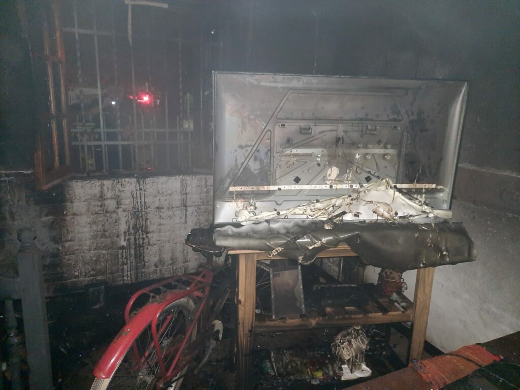 Voraz incendio en un domicilio de barrio Kennedy