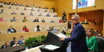 Llaryora puja por más partidas coparticipables para la provincia