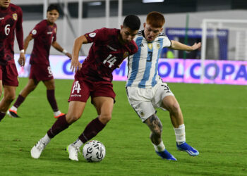 En el último segundo, Venezuela rescató un empate ante Argentina
