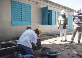 Passerini supervisó obras de mantenimiento de una escuela