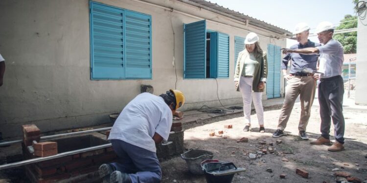 Passerini supervisó obras de mantenimiento de una escuela