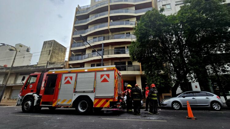 Un funcionario de la Justicia de Córdoba falleció tras un incendio en el edificio donde vivía Un funcionario de la Justicia de Córdoba falleció tras un incendio en el edificio donde vivía