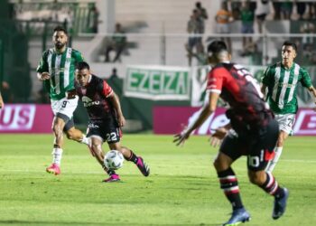 Instituto superó a Banfield en una ráfaga y es puntero