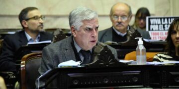 Gutiérrez a Milei: “Los gobernadores tienen la misma legitimidad de origen”