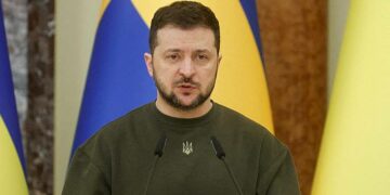 Zelenski echó al jefe de las FF.AA.